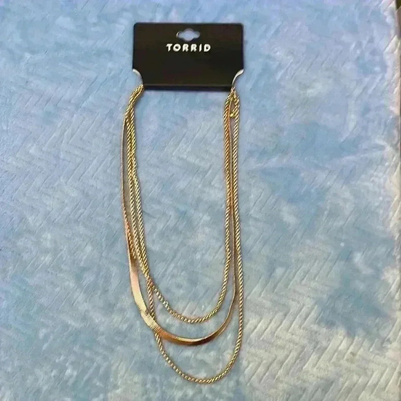 🆕 Torrid 3-In-1 Gold Necklace Set - Picture 3 of 7